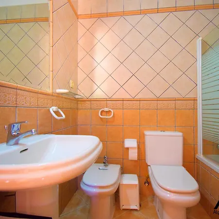 Private Large Terrace Facing The Pool * Guia (Faro)