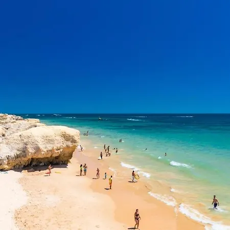 Sunny Terrace Facing The Pool And Barbecue By Algarve Dream Holidays * ギーア